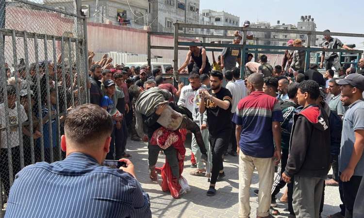 استشهاد 13 فلسطينياً باستهداف العدو الإسرائيلي منتظري المساعدات في غزة