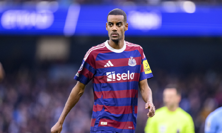 نيوكاسل يكشف سبب غياب إيساك عن جولة آسيا