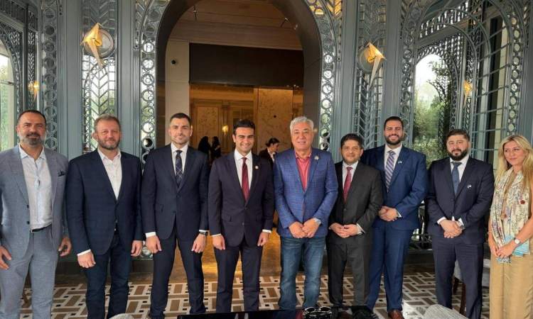 أمريكا تعلن لقاء أحد مسؤوليها بـ"الجولاني" لبحث ضم سوريا لمستنقع التطبيع