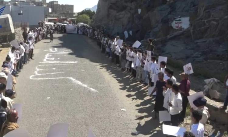 تعز.. وقفة قبلية بحيفان تأكيدا على الجهوزية والبراءة من الخونة